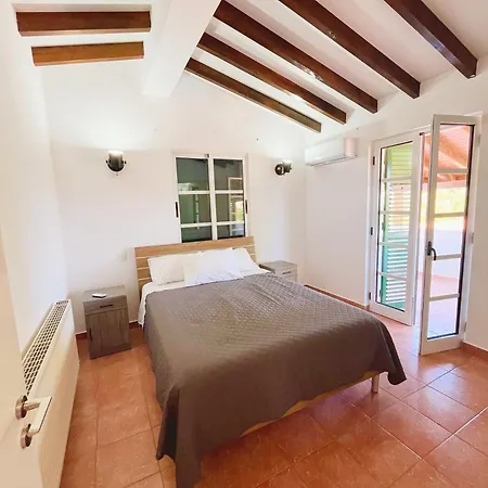 Niki Villa Pano Akourdalia