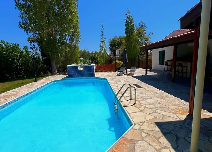 Niki Pano Akourdalia